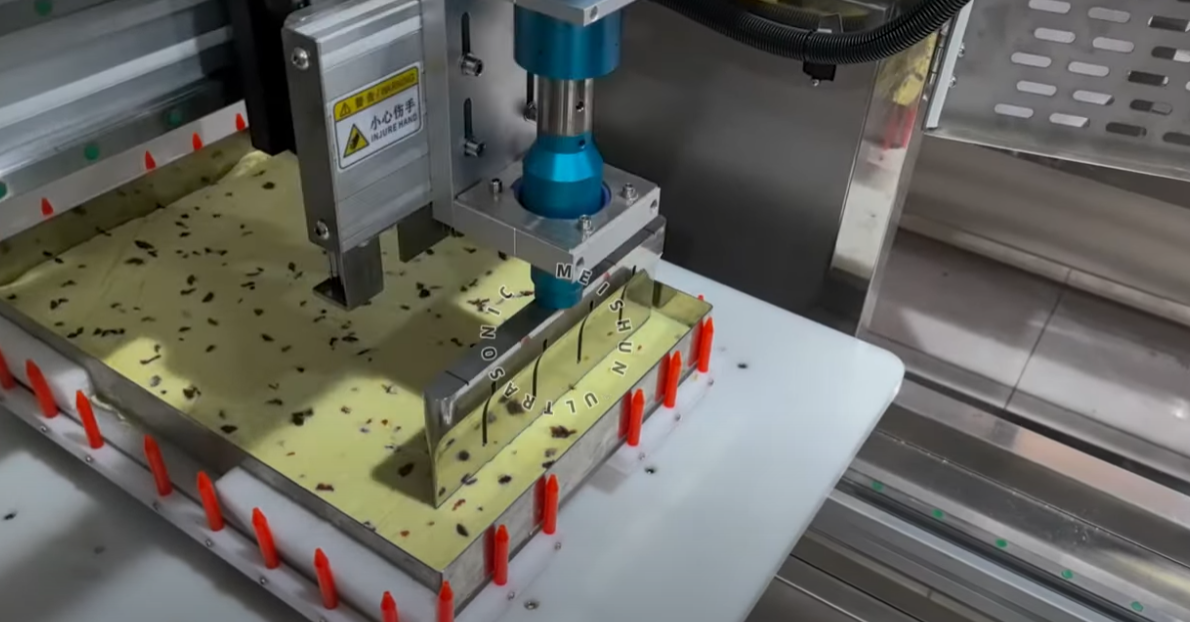 Ultrasonic food slicing machine Ultrasonic food slicing machine