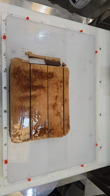 Tray bake cake cutter