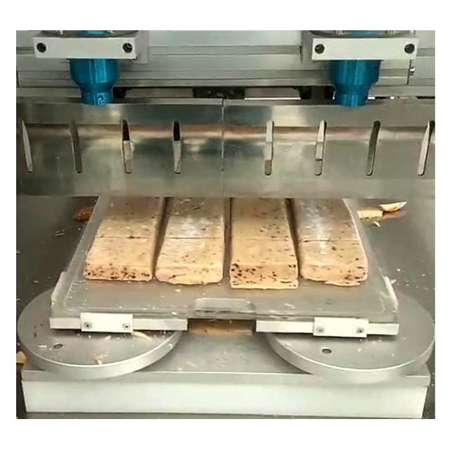 Automatic biscuit dough slicing machine