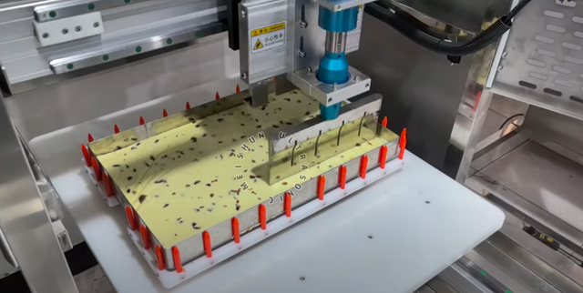 DJB300 Single Blade Ultrasound Iced Cake Cutting Machine Pizza Cutter