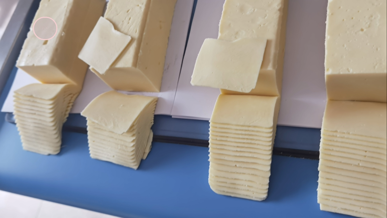 LSX600P Automatic Cheese Slicing Machine Ultrasonic Pastry Cutting Machine Conveyor Butter Slice
